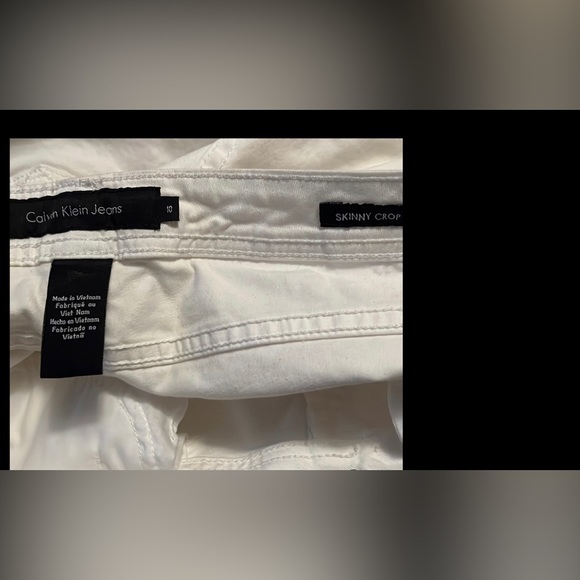 Calvin Klein White Jeans, Skinny Crop, Size 10 - Picture 6 of 7